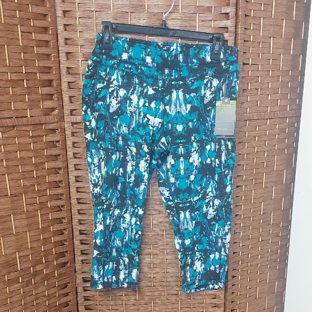 Tek Gear Blue and Black Capri Leggings Medium Nwt
